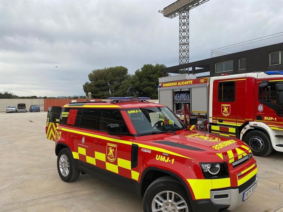 Archivo - Vehículos de bomberos del Ayuntamiento de Alicante