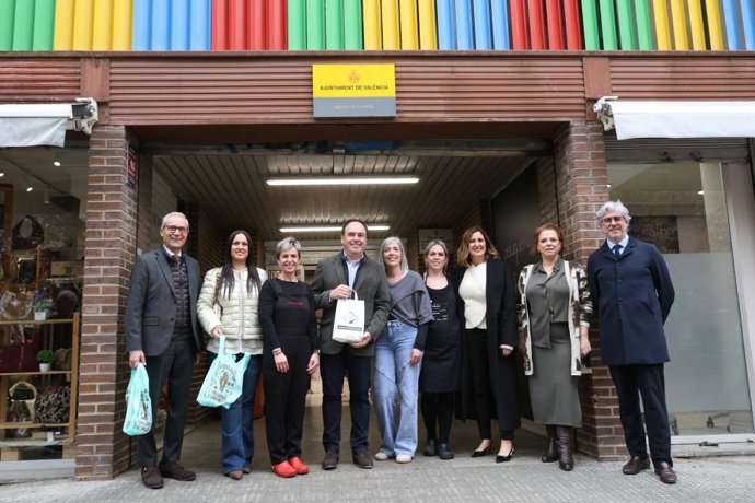 Pérez Llorca visita les obres de millora del Mercat d'Algirós