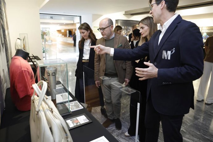 El Ayuntamiento inaugura en Retiro la exposición 'Mujeres leyendas del deporte' con 70 piezas de referentes femeninos
