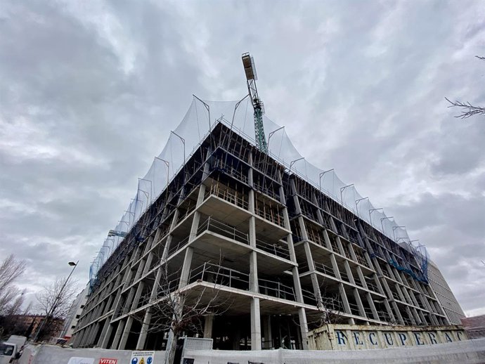 Archivo - Edificio de viviendas en construcción,, en Madrid a 27 de enero de 2020.