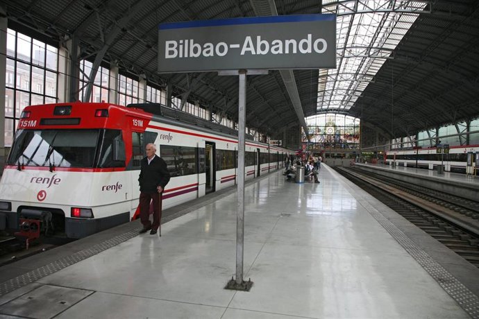 Archivo - Estación de Renfe Cercanías de Abando