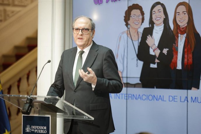 El defensor del Pueblo, Ángel Gabilondo, durante el acto conmemorativo por el Día de la Mujer.