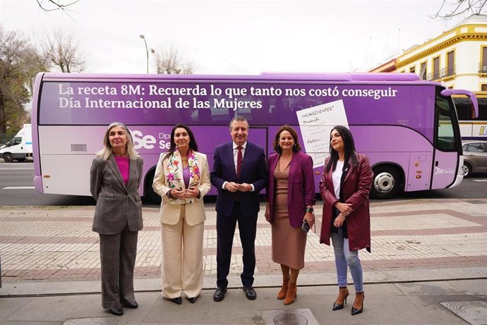 El presidente de la Diputación de Sevilla, Javier Fernández, en la presentación de la campaña institucional del 8M
