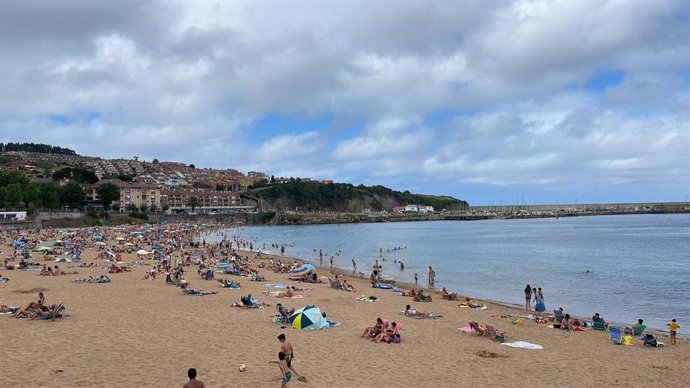 Archivo - Playa de Luanco