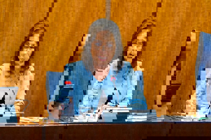 La consejera de Sostenibilidad y Medio Ambiente de la Junta de Andalucía, Catalina García, en la comisión parlamentaria de este miércoles, 4 de marzo.