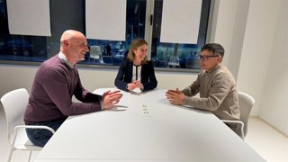 La candidata Maite Flores propone a Xosé Antón Freire, coordinador del Ayuntamiento de Santiago, como gerente de la USC