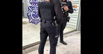 La policía asiste a una mujer por una urgencia médica y la detiene por figurarle una búsqueda y captura