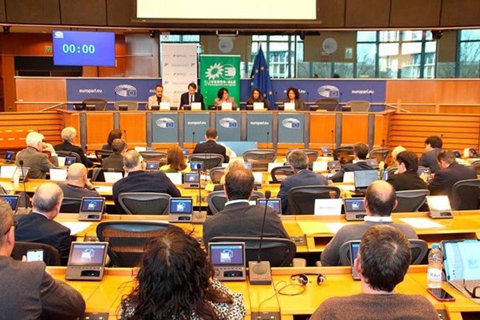 La presidenta de la Associació Catalana de Municipis (ACM), Meritxell Budó, los euroditputados Javi López y Diana Riba, Sergi Méndez (ARCA) y Xesca Ramis (Euroregión Pirineos-Mediterránea)