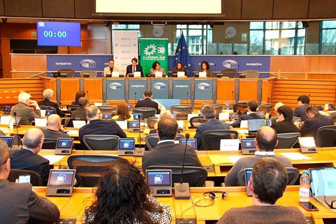 La presidenta de la Associació Catalana de Municipis (ACM), Meritxell Budó, los euroditputados Javi López y Diana Riba, Sergi Méndez (ARCA) y Xesca Ramis (Euroregión Pirineos-Mediterránea)