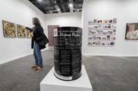 Nombres propios en ARCO: Eugenio Merino con 'Barril de derechos' o Ramón Mateos con 'Fortaleza europea'