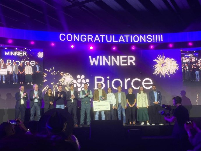 Imagen del momento de la entrega del premio 4Y4N 2026.