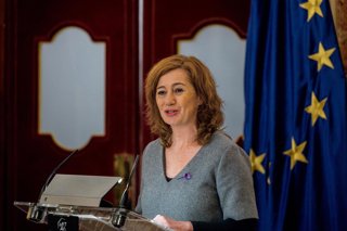 La presidenta de la mesa del Congreso, Francina Armengol, interviene antes de la mesa redonda ‘Importancia de la educación para la prevención de la violencia sexual y de género en niñas, niños y adolescentes’