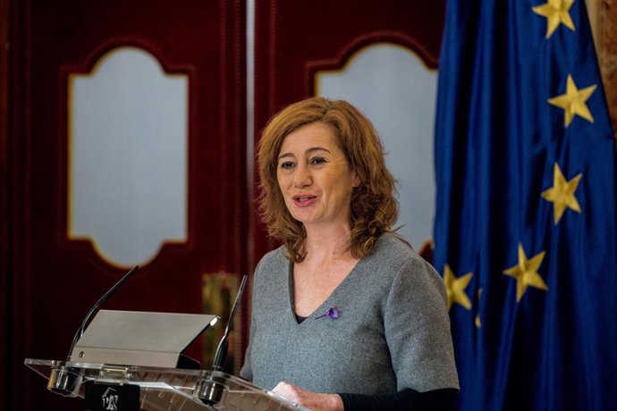 La presidenta de la mesa del Congreso, Francina Armengol, interviene antes de la mesa redonda ‘Importancia de la educación para la prevención de la violencia sexual y de género en niñas, niños y adolescentes’