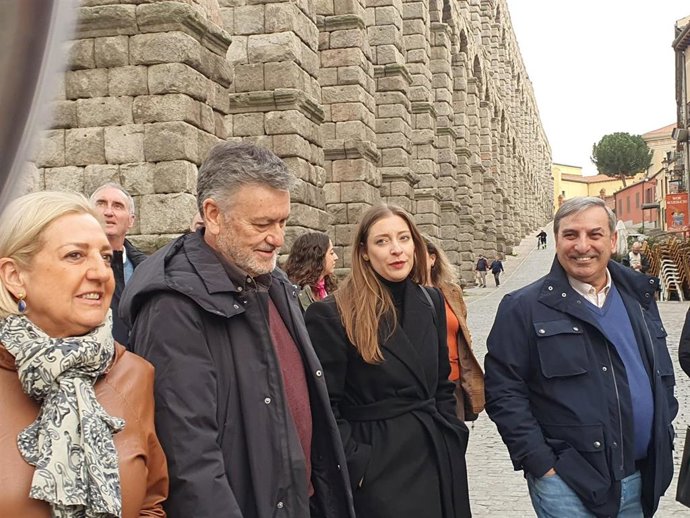 La presidenta del PP Segovia, Paloma Sanz (izda); el cabeza de lista en Segovia, Francisco Vázquez; la portavoz popular en el Congreso, Ester Muñoz, y el consejero de Movilidad y candidato en Segovia, José Luis Sanz Merino.