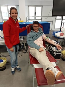 Donante de sangre en un centro educativo de Canarias
