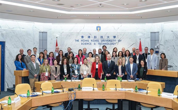 Personal de la UCA en una delegación española de universidades en China.