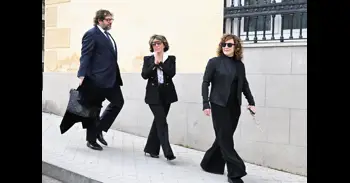 Sonsoles, Cristina y Fernando Ónega, agradecen "emocionados" el cariño tras la muerte de su padre, Fernando Ónega