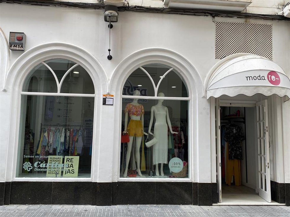 Tienda de ropa de segunda mano de Moda re- en Córdoba capital.