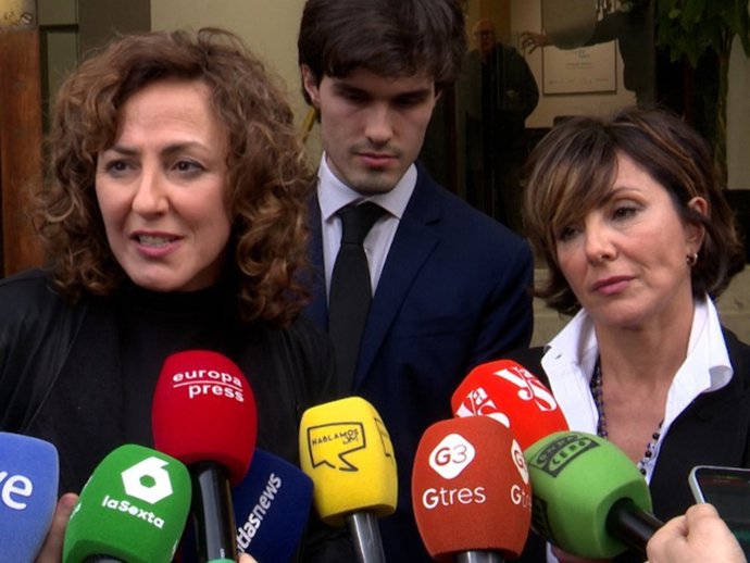 SONSOLES, CRISTINA Y FERNANDO ÓNEGA AGRADECEN EL CARIÑO RECIBIDO TRAS LA MUERTE DE SU PADRE, FERNANDO ÓNEGA