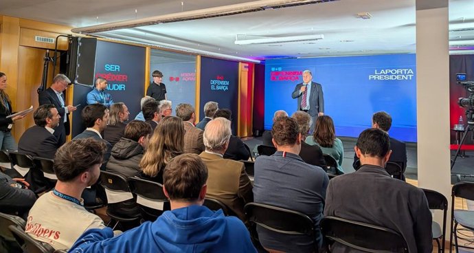 Acto de precampaña del expresidente y candidato Joan Laporta en su sede electoral