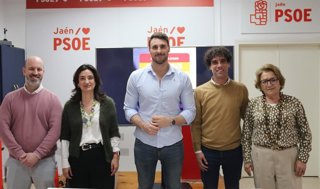 El secretario de Lgtbi del PSOE de Jaén, Víctor Gutiérrez, en una charla en la sede del PSOE de Jaén capital.