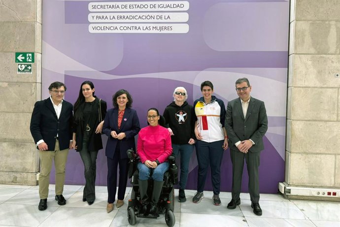 El presidente del CPE y varias deportistas paralímpicas se reúnen con la Secretaria de Estado de Igualdad en el marco del 8M.