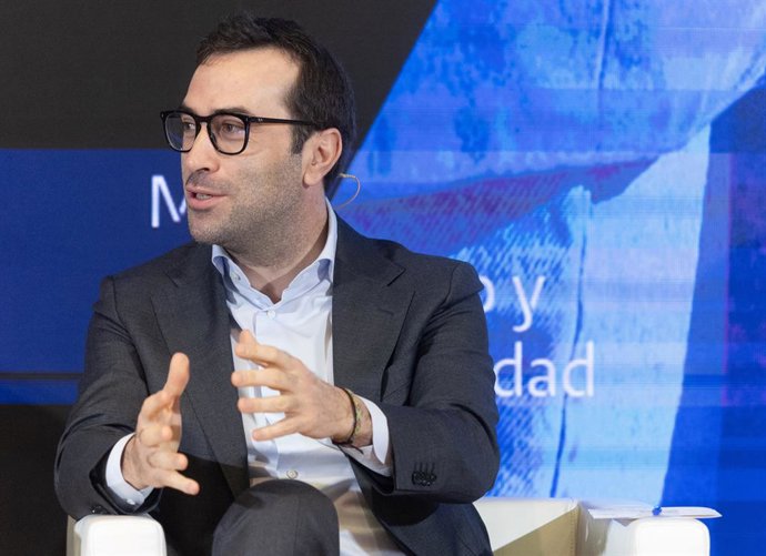 El ministro de Economía, Comercio y Empresa, Carlos Cuerpo, durante el encuentro ‘Mujer, Crecimiento y Competitividad’, en la sede del Ministerio, a 27 de febrero de 20266, en Madrid (España). El encuentro ha sido organizado por el Ministerio de Economía,