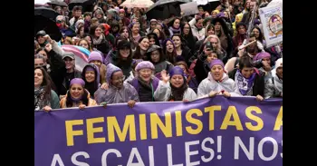 España lidera el feminismo mundial con un 51%, pero el 49% cree que la igualdad discrimina a los hombres, según Ipsos