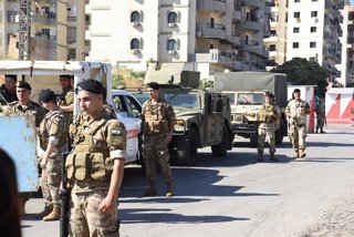 Archivo - Soldados del ejército libanés desplegados en el campo de Beddawi, en la ciudad de Trípoli, al norte de Líbano