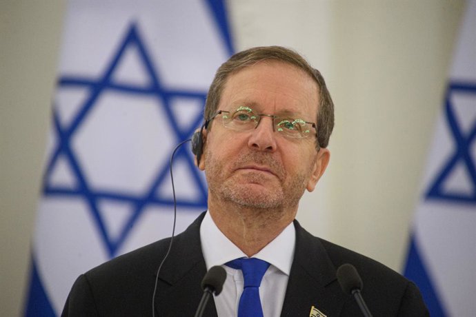 Archivo - August 4, 2025, Vilnius, Lithuania: Israeli President Isaac Herzog gives a press statement after the meeting with Lithuanian President Gitanas Nauseda at the Presidential Palace. Israeli President Isaac Herzog arrived in Lithuania for an officia