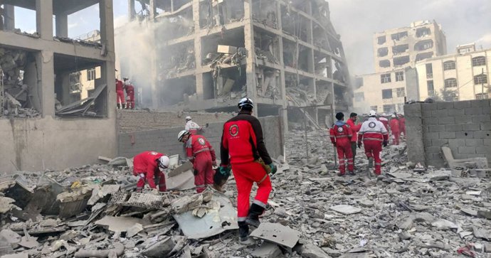 10 March 2026, Iran, Tehran: Members of the Iranian Red Crescent Society (IRCS) rescue teams work at the site of a building damaged in a US-Israeli airstrike in Resalat Square