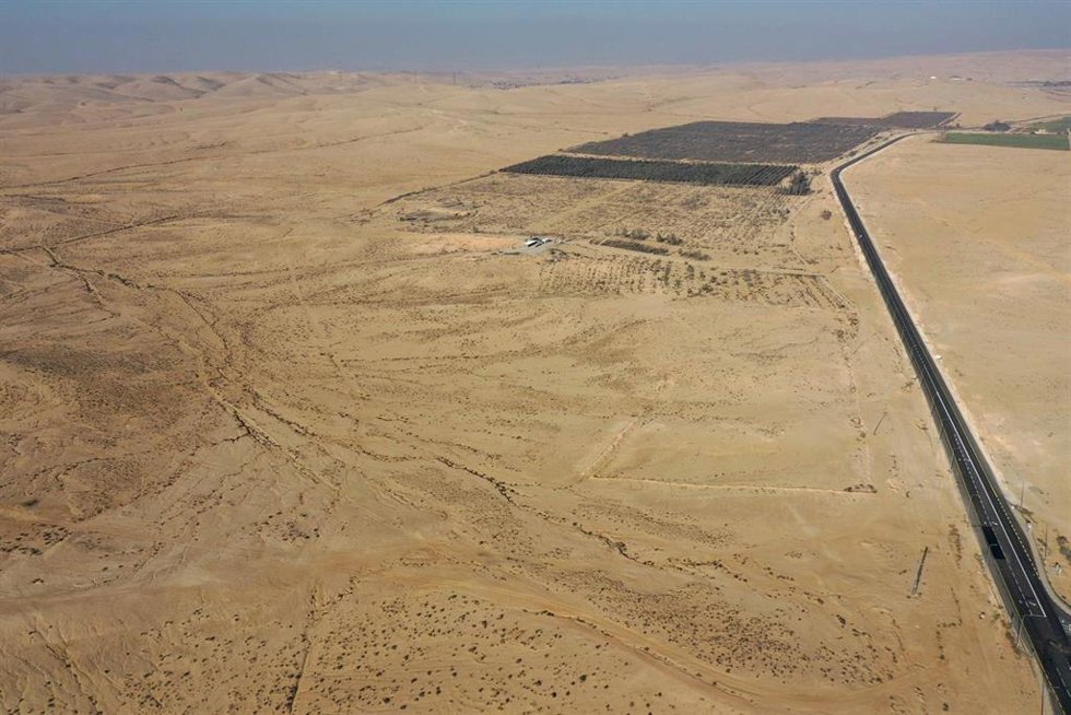 Archivo - Fotografía aéra del desierto del Néguev, cerca del reactor nuclear de Dimona, en Israel (archivo)