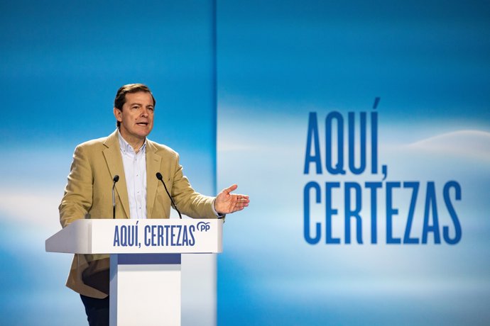 El presidente de la Junta y candidato a la reelección, Alfonso Fernández Mañueco, durante un acto de campaña, a 28 de febrero de 2026, en Ávila, Castilla León (España).