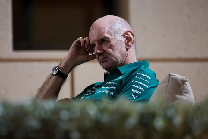 Adrian Newey, 'Team Principal' de Aston Martin, durante los test de Baréin