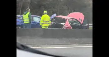 Tres heridos en un aparatoso accidente entre cuatro coches en la VG-20 de Vigo