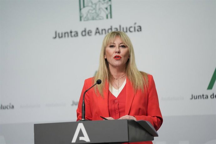 La consejera de Economía, Hacienda, Fondos Europeos y Diálogo Social y portavoz de la Junta de Andalucía, Carolina España, en rueda de prensa. A 04 de marzo de 2026, en Sevilla (Foto de archivo).