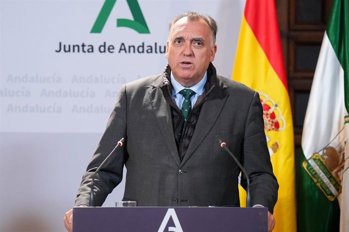 Archivo - El consejero de Turismo y Andalucía Exterior de la Junta de Andalucía, Arturo Bernal, remite una carta al Ministerio de Exteriores para reclamar una respuesta "eficaz y urgente" a los andaluces retenidos en la zona del Golfo.