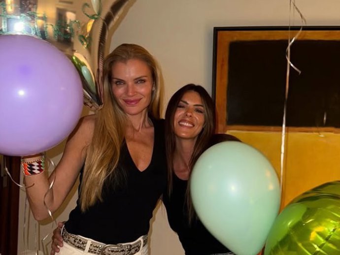 Laura Matamoros ha celebrado su 33 cumpleaños con Esther Cañadas