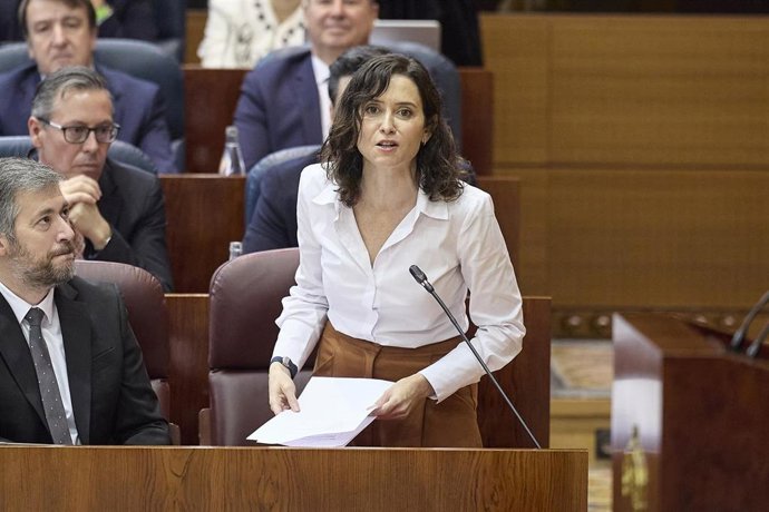 La presidenta de la Comunidad de Madrid, Isabel Díaz Ayuso, durante el pleno de la Asamblea de Madrid