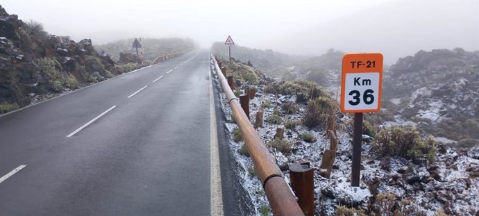Carretera de acceso al Parque Nacional del Teide