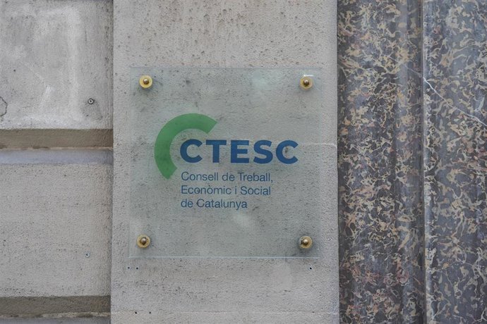 Archivo - Cartel de la sede de CTESC en Barcelona