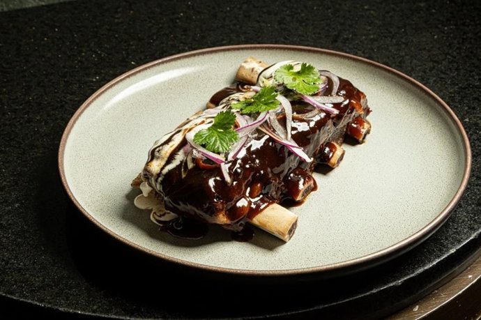 Abya lanza el 'Menú del Arte', una experiencia inmersiva que marida alta gastronomía y coleccionismo en Madrid