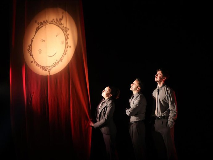 El Teatro Arniches de Alicante pone en escena el espectáculo familiar de marionetas 'El fantástico viaje de Jonás el espermatozoide'.