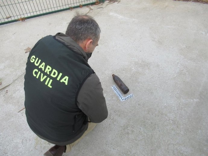 Localizado un proyectil de la Guerra Civil que estaba olvidado en una vivienda de Medina de Rioseco (Valladolid)