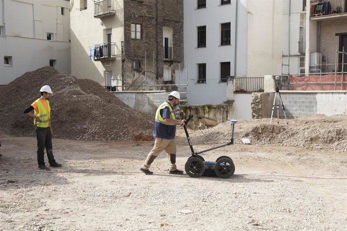 Imagen de los trabajos para identificar si la manzana del OSCUS alberga restos arqueológicos