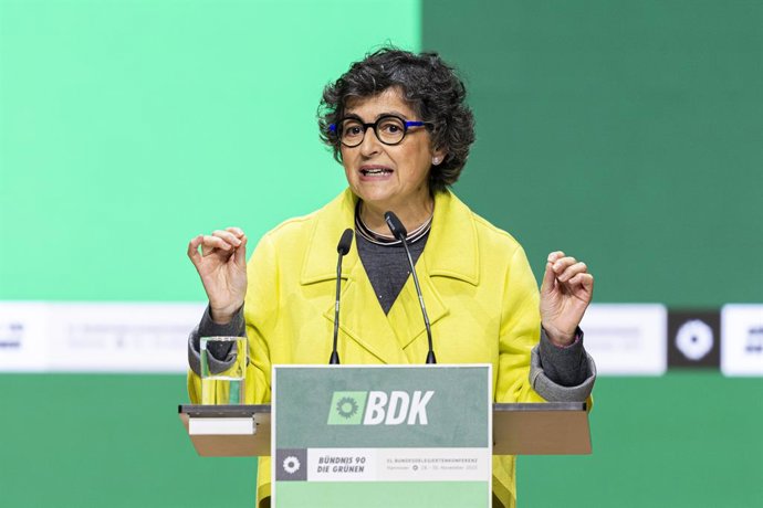 Archivo - 29 November 2025, Lower Saxony, Hanover: Former Spanish Foreign Minister Arancha Gonzalez Laya speaks during the federal party conference of of Alliance 90/The Greens. Photo: Michael Matthey/dpa
