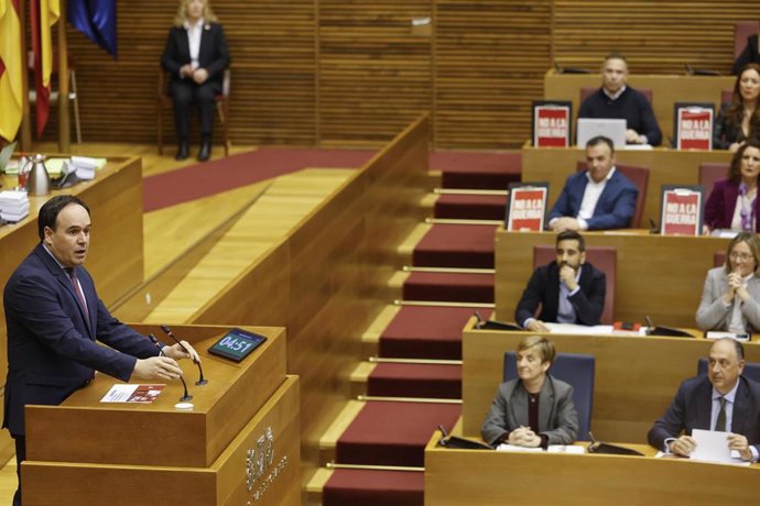 El 'president' Juanfran Pérez Llorca en la sesión de control