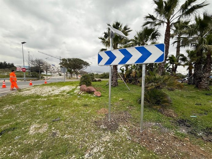 El Ayuntamiento de Estepona finaliza los trabajos para mejorar la seguridad en la rotonda de Las Hormigas