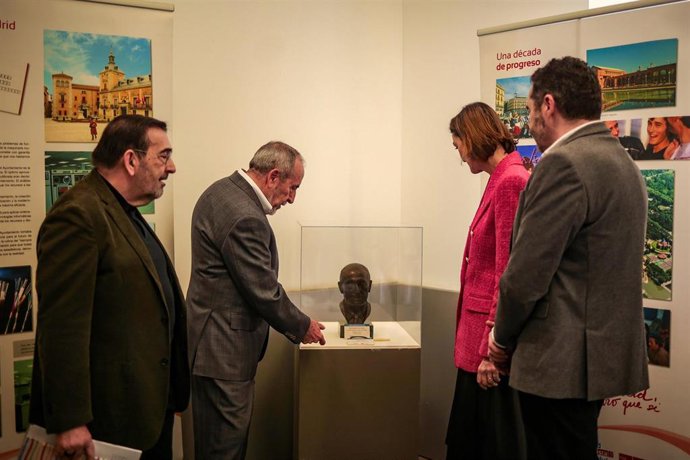 Presentación de la exposición dedicada a Tierno Galván, en Conde Duque