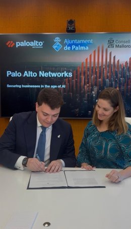 Firma del acuerdo entre el Ayuntamiento de Palma y Palo Alto Networks.